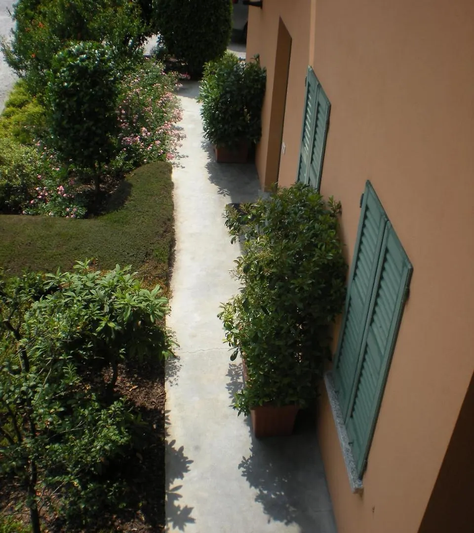Albergo La Scaletta Cantu 3*,